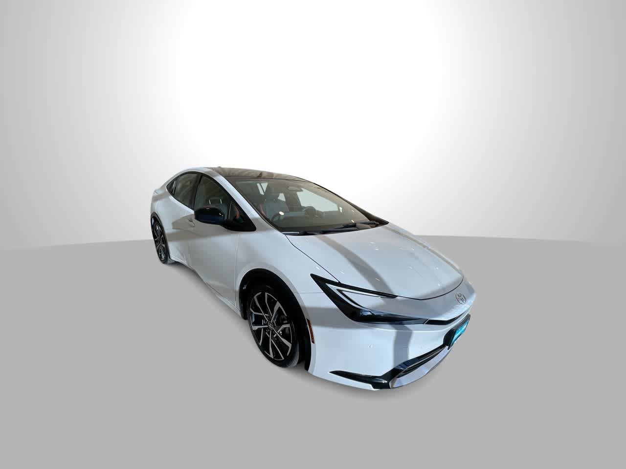 Used 2026 Toyota Prius Plug-In Hybrid FWD image 2