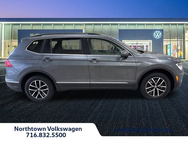 Certified 2021 Volkswagen Tiguan SE w/ Panoramic Sunroof Package image 2