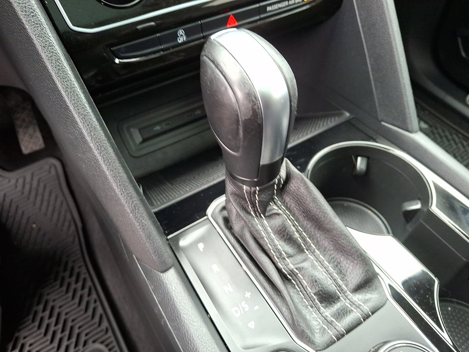 Used 2022 Volkswagen Atlas SE image 16