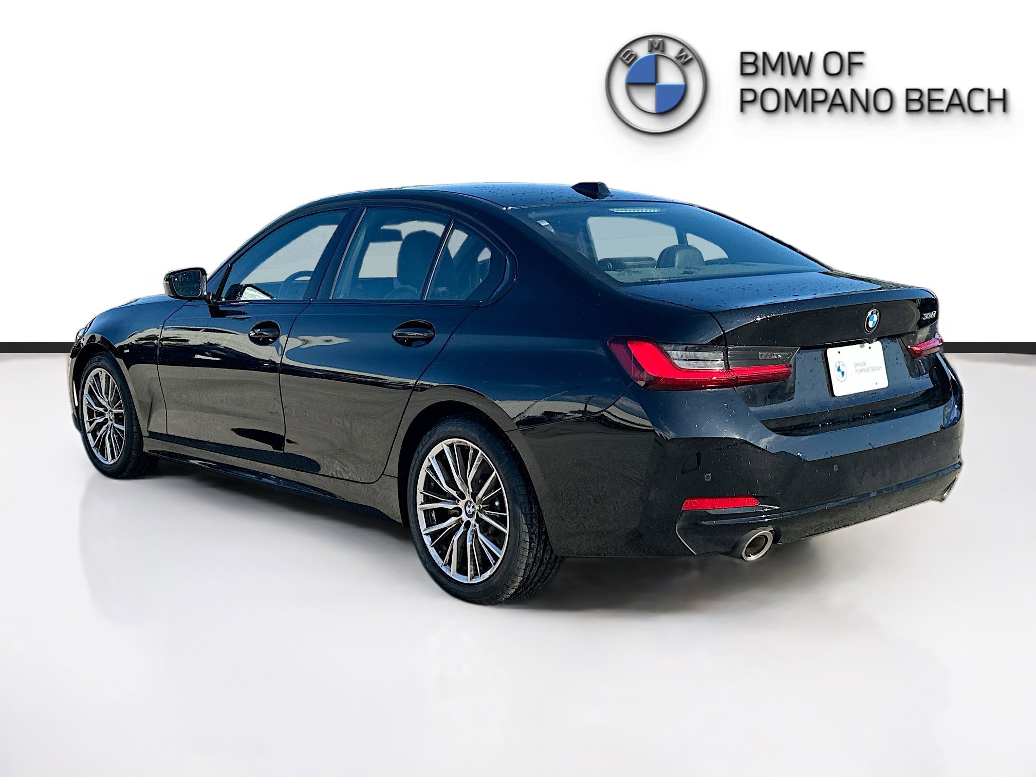 Used 2023 BMW 330i Sedan w/ Driving Assistance Package image 5