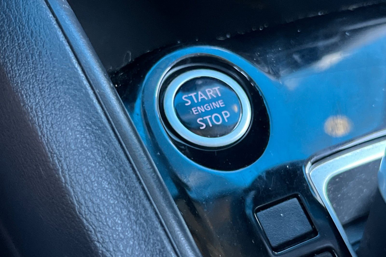 Used 2020 Nissan Kicks S FWD image 31
