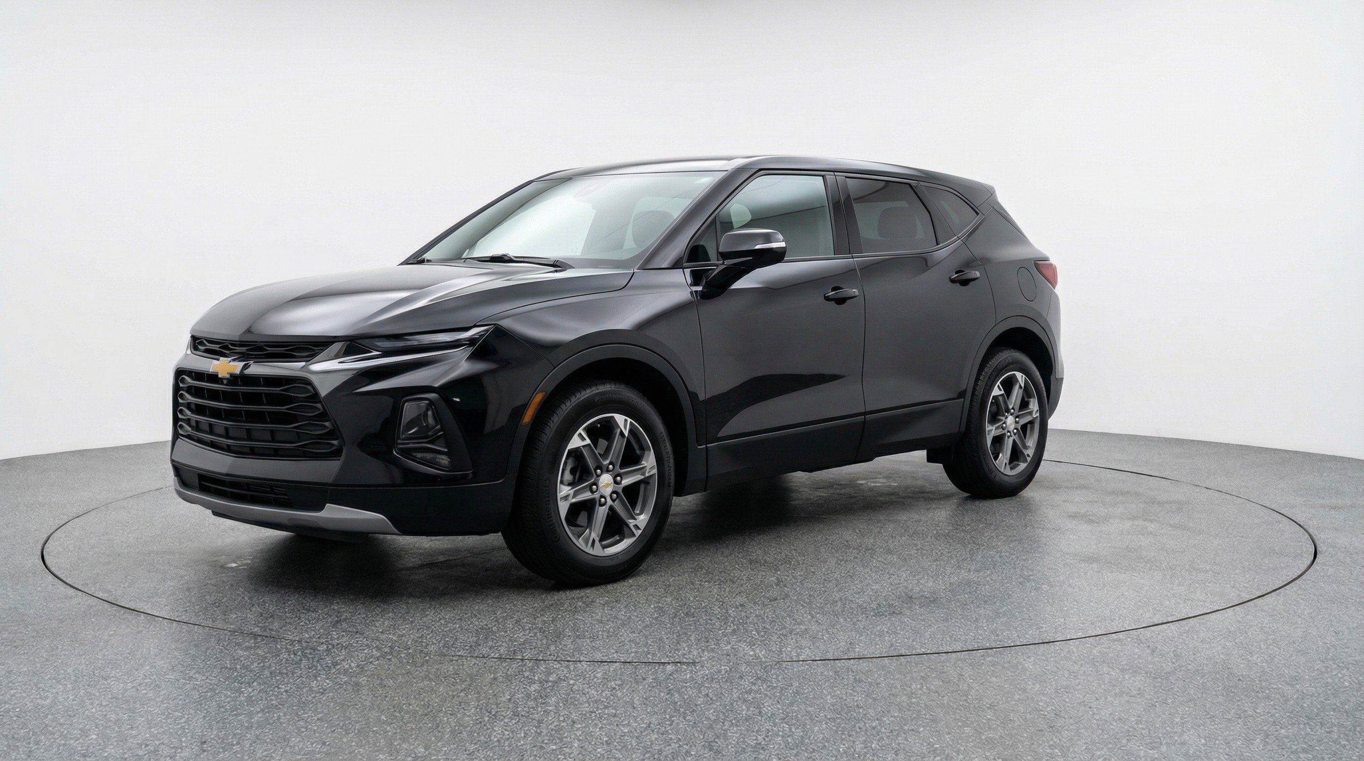 Used 2025 Chevrolet Blazer LT image 3