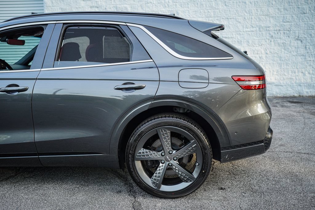 Used 2024 Genesis GV70 2.5T w/ Sport Prestige Package AWD/4WD image 11