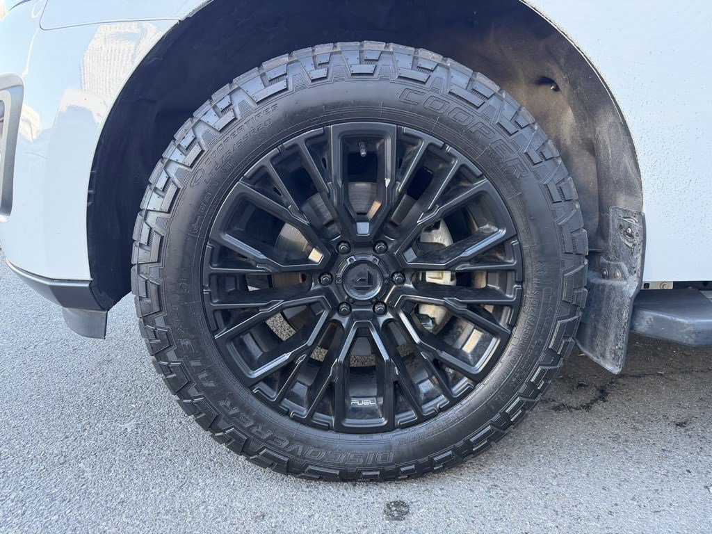 Used 2018 Ford Expedition XLT w/ Equipment Group 202A image 3