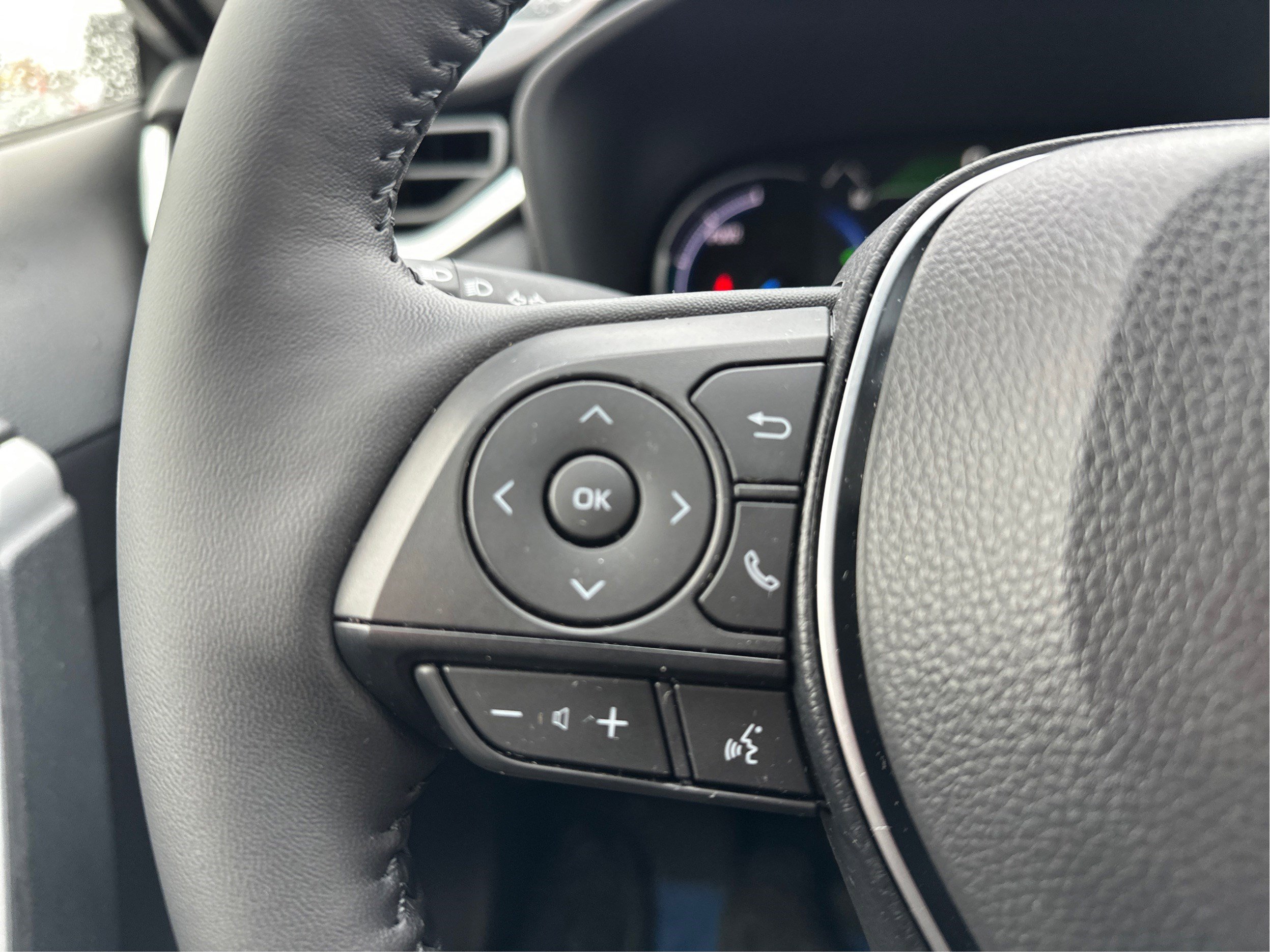 Used 2025 Toyota RAV4 XLE w/ Weather Package image 33