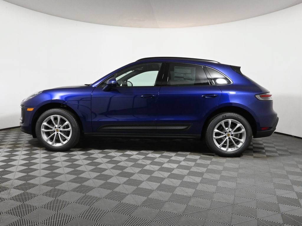 Used 2025 Porsche Macan AWD/4WD image 2
