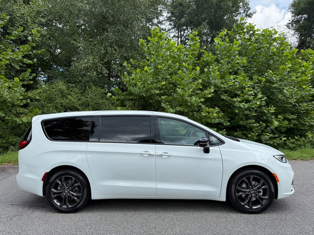 New 2026 Chrysler Pacifica Select image 6
