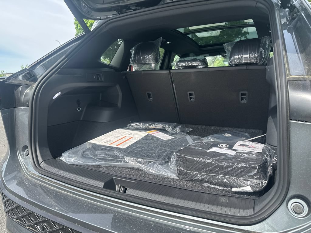 New 2026 Volkswagen Tiguan SE R-Line AWD/4WD image 19