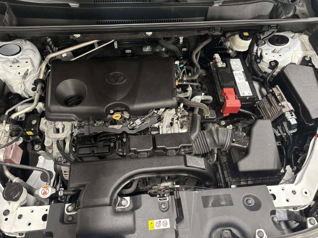 Used 2021 Toyota RAV4 LE FWD image 11