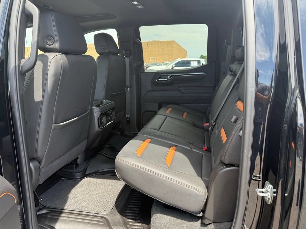 Used 2025 GMC Sierra 1500 AT4 w/ AT4 Premium Package AWD/4WD image 14