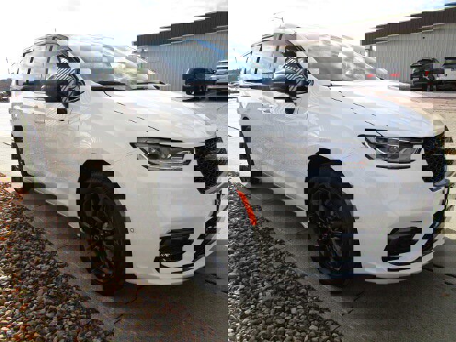 New 2026 Chrysler Pacifica Select image 3