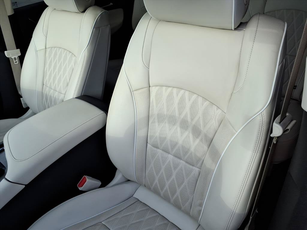 Used 2024 Buick Enclave Avenir w/ Avenir Technology Package AWD/4WD image 18