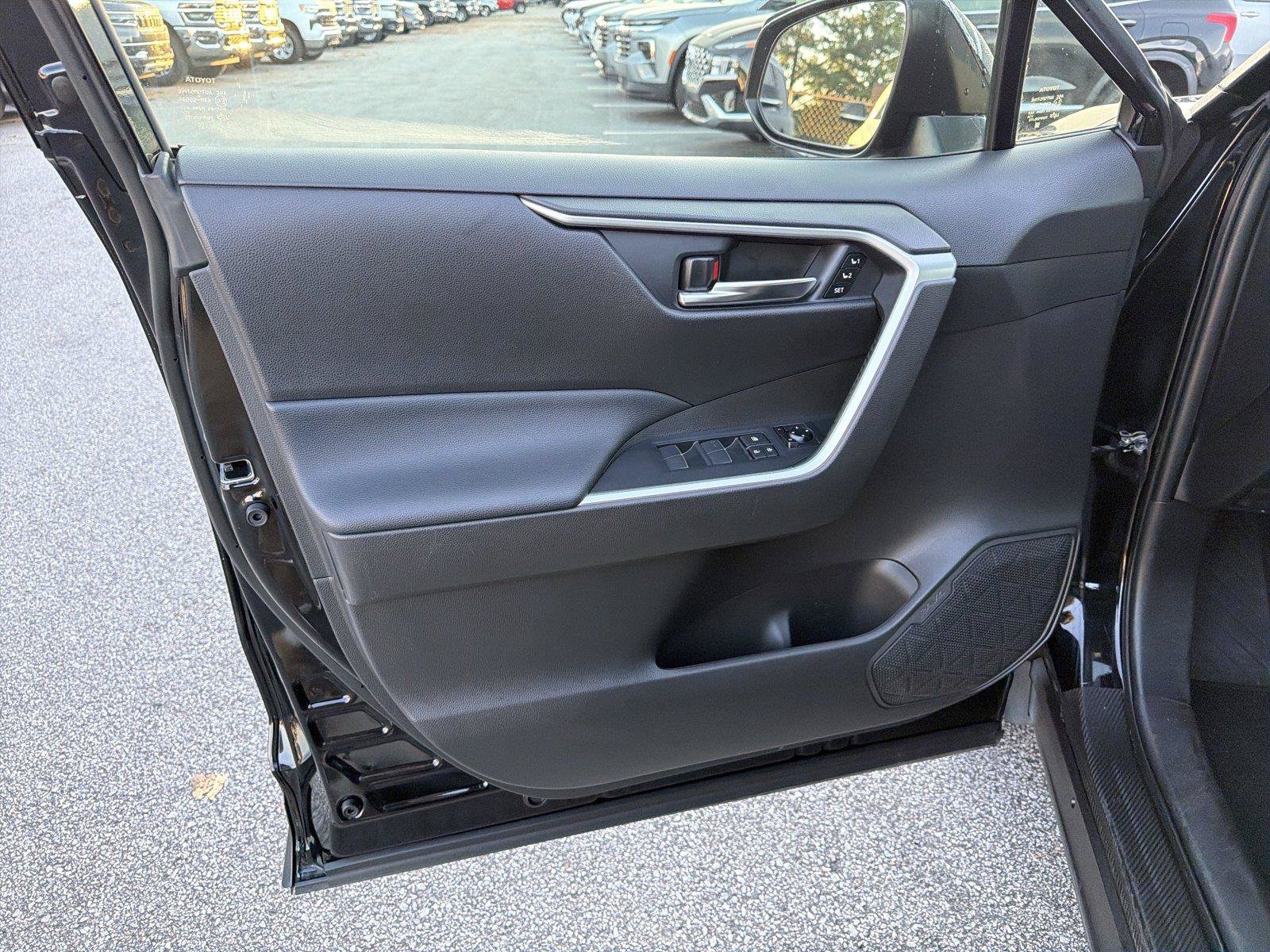 Used 2021 Toyota RAV4 XLE Premium FWD image 9