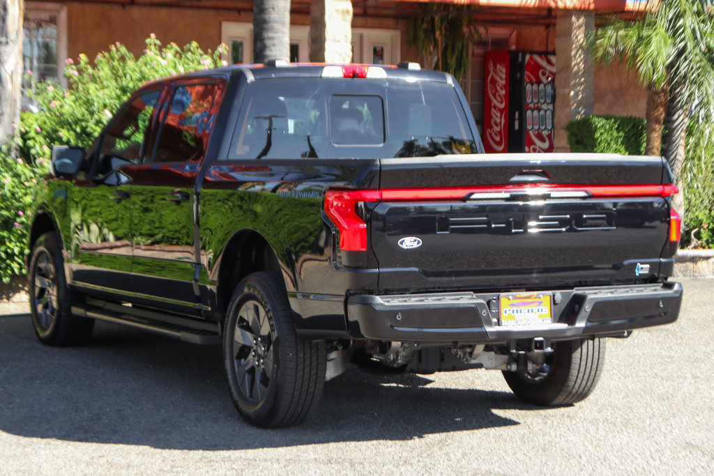 Used 2025 Ford F150 Lightning Lariat AWD/4WD image 6
