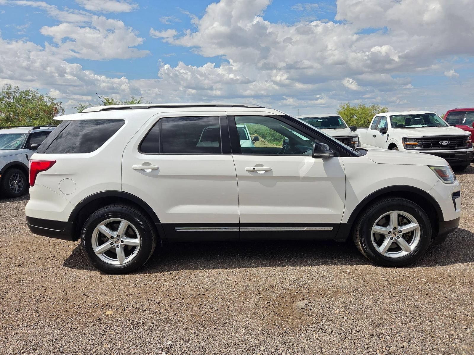 Used 2018 Ford Explorer XLT w/ Equipment Group 202A FWD image 4
