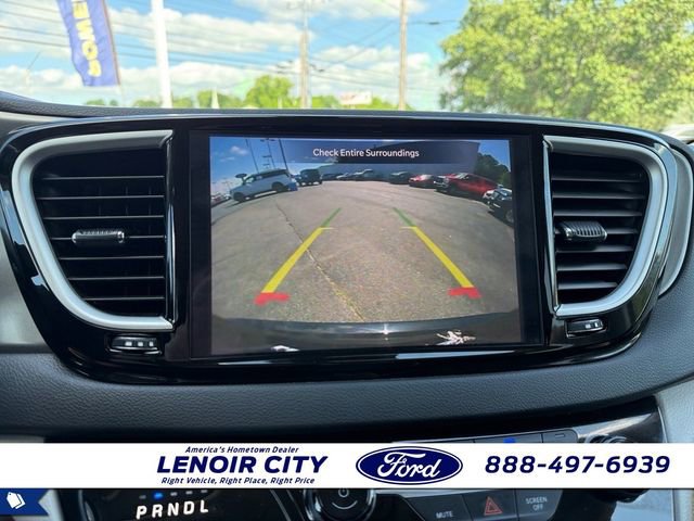 Used 2023 Chrysler Pacifica Touring-L FWD image 24