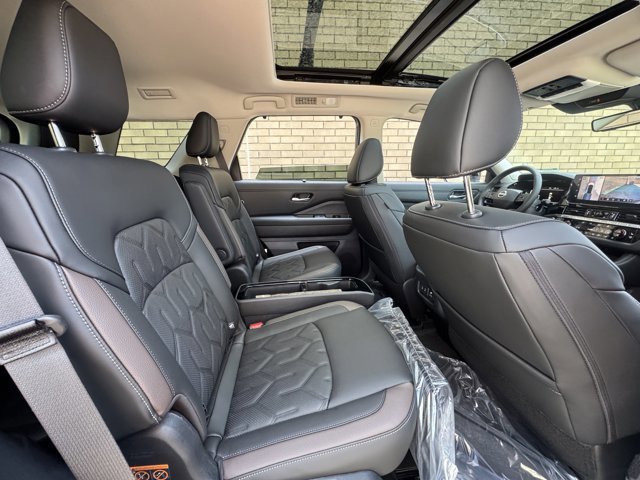 New 2026 Nissan Pathfinder Platinum AWD/4WD image 9