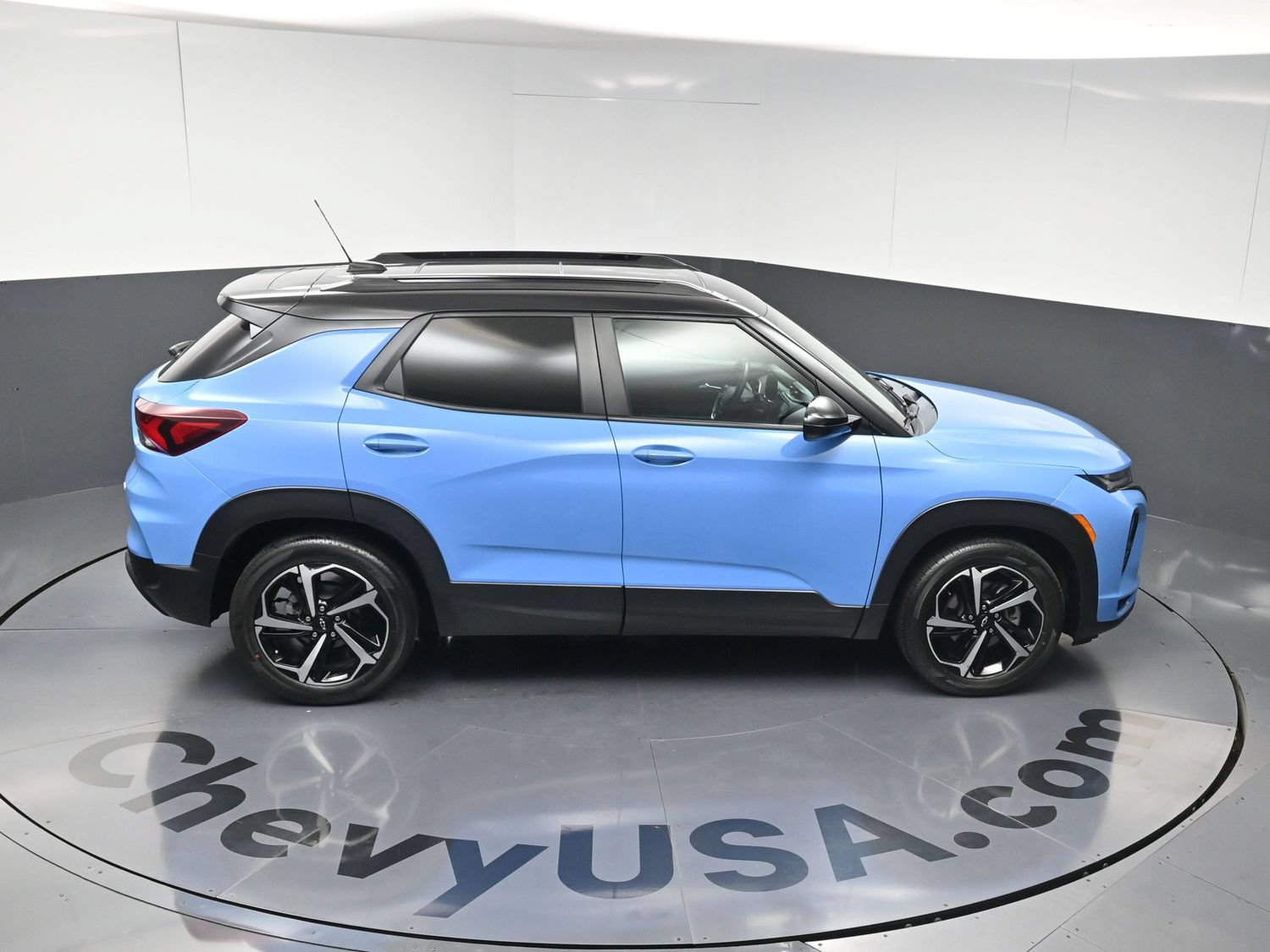 Used 2023 Chevrolet TrailBlazer RS w/ Sun and Liftgate Package FWD image 33