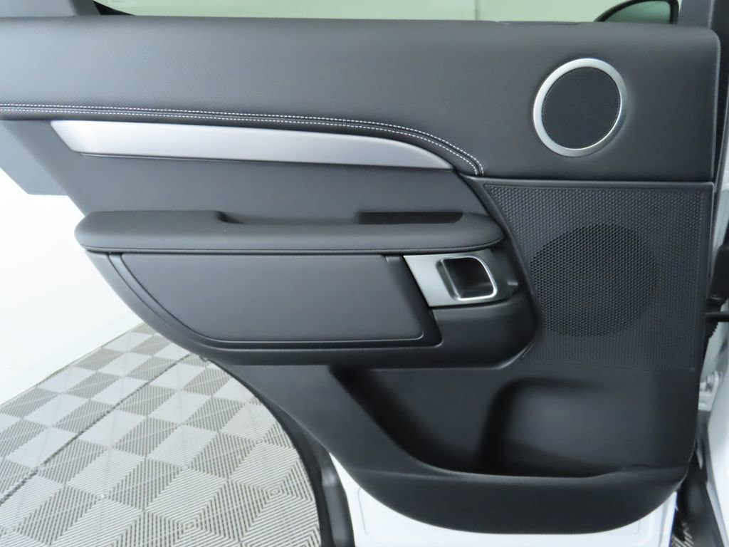 Used 2024 Land Rover Discovery Dynamic SE image 26