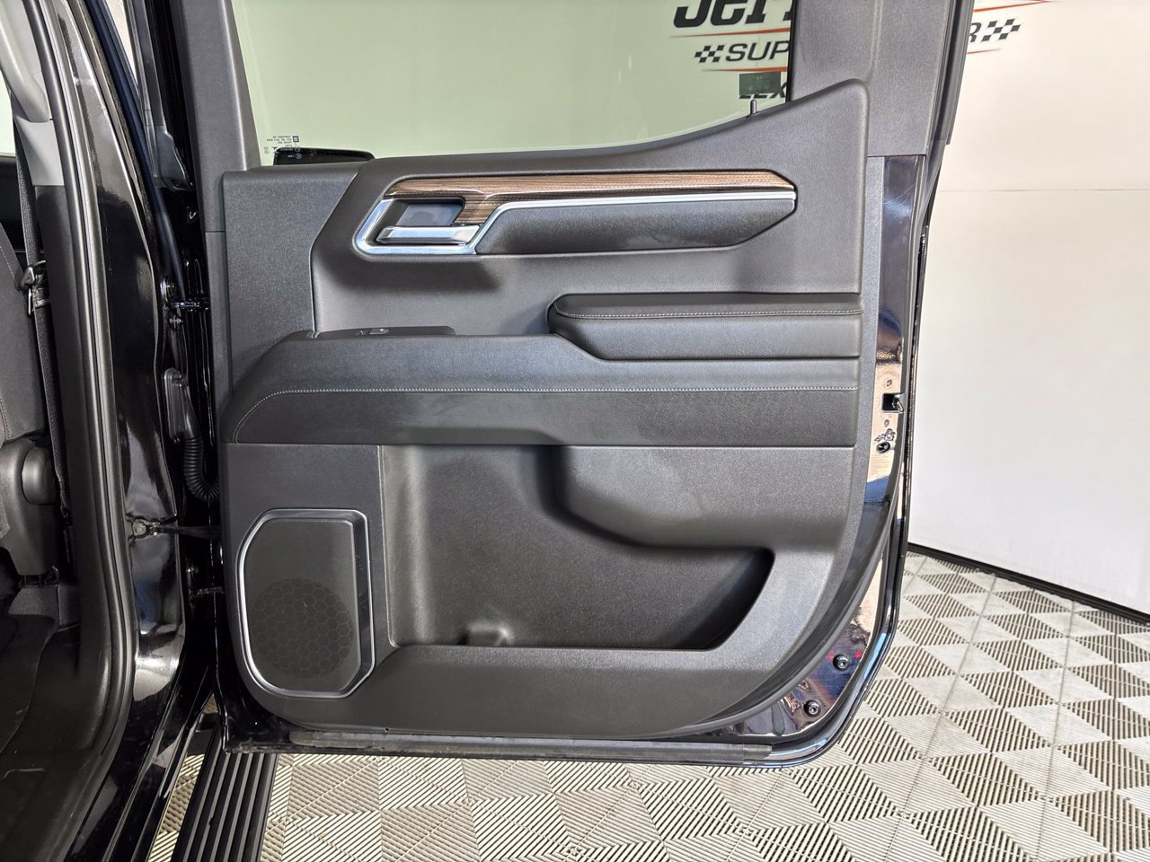 Used 2024 Chevrolet Silverado 1500 LT AWD/4WD image 27