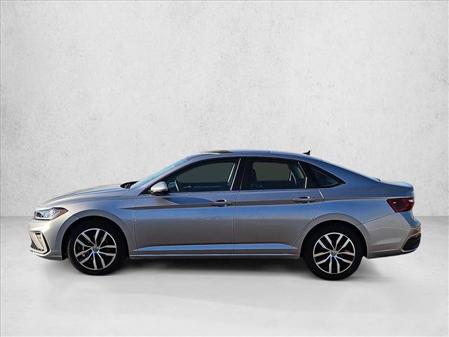 Used 2025 Volkswagen Jetta SE FWD image 5