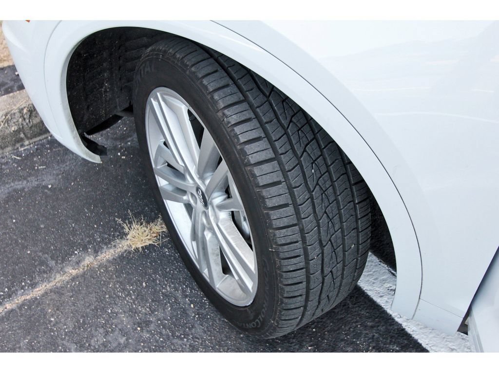 Used 2019 Audi Q5 2.0T Premium Plus w/ Premium Plus Package AWD/4WD image 35