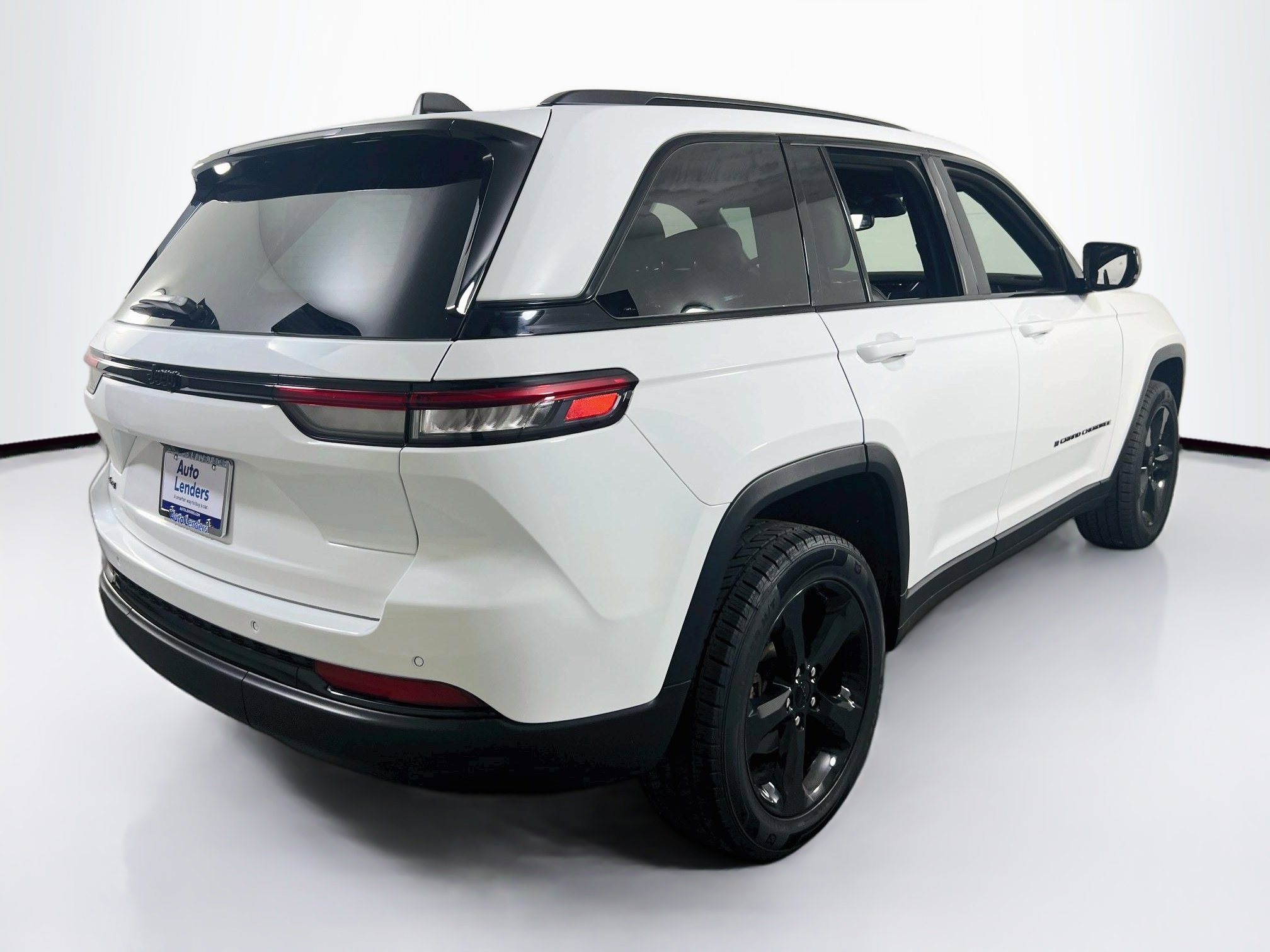 Used 2023 Jeep Grand Cherokee Altitude image 5