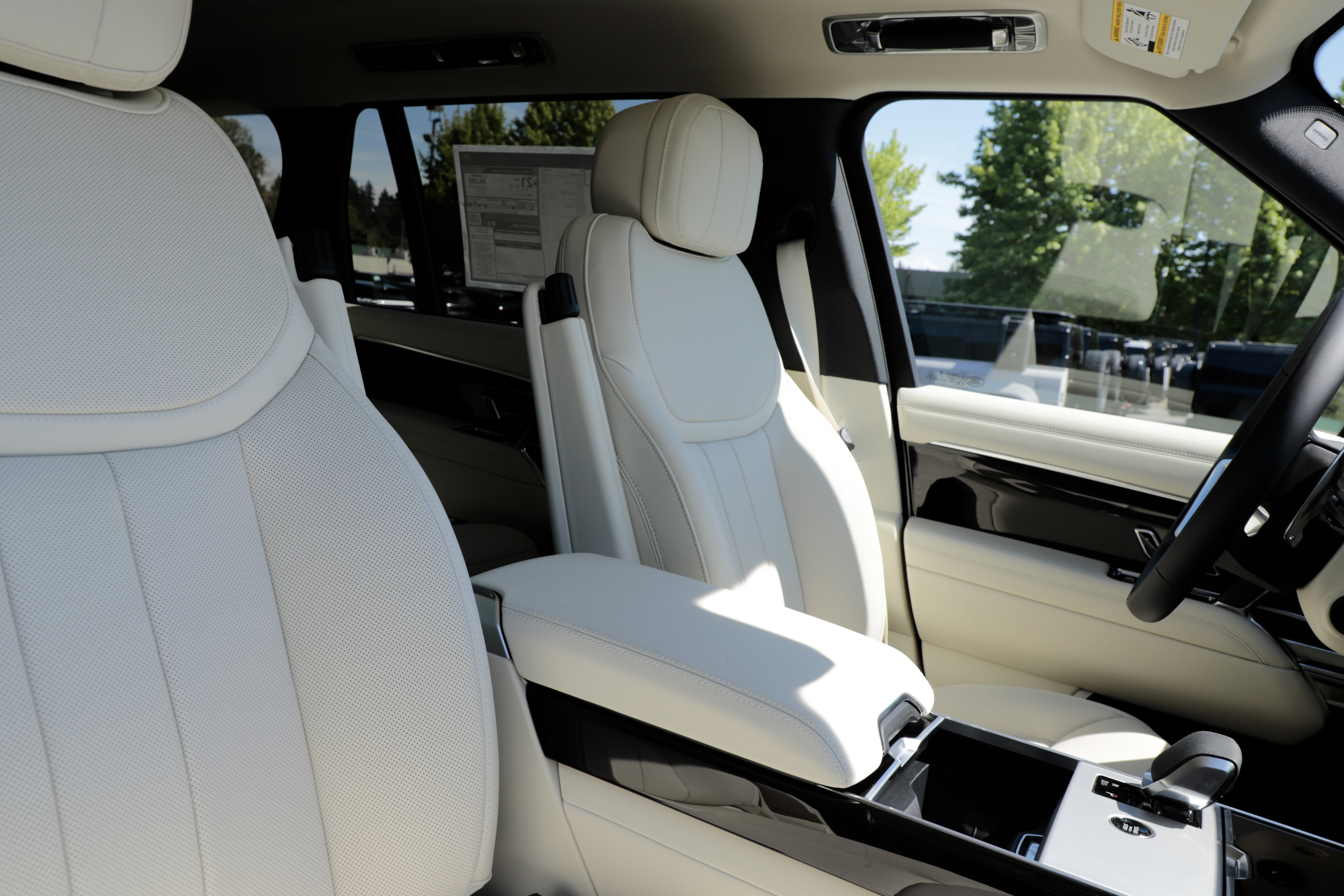 New 2026 Land Rover Range Rover Long Wheelbase SE AWD/4WD image 14