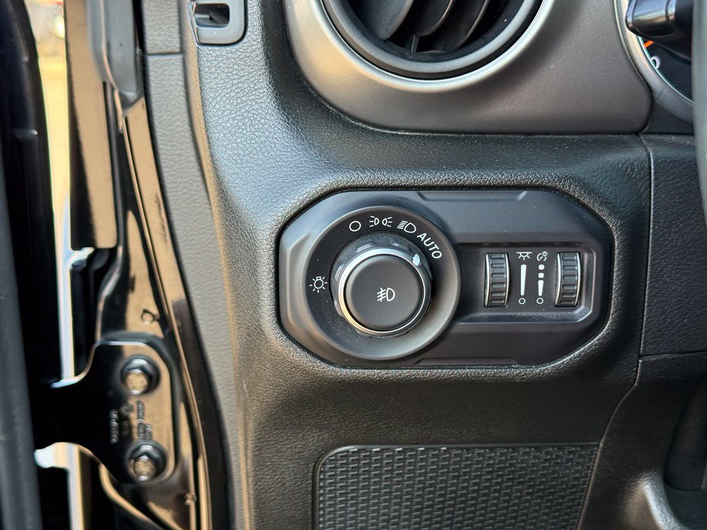 Used 2018 Jeep Wrangler Unlimited Sport S AWD/4WD image 18