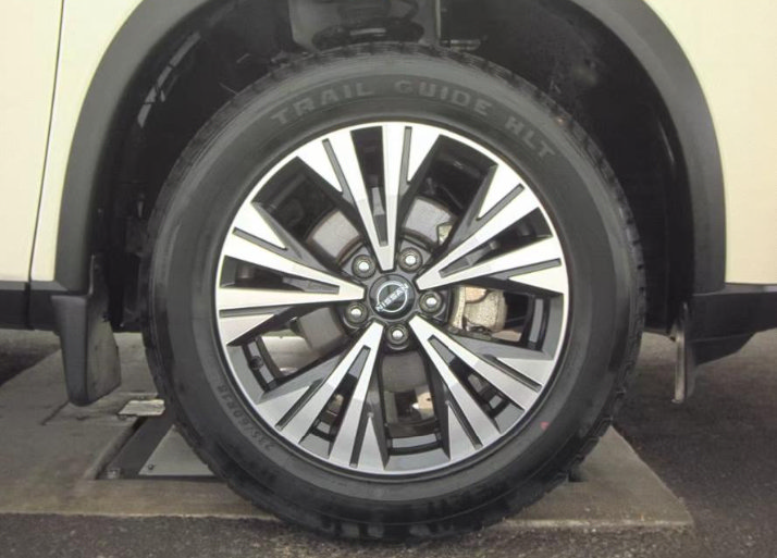 Used 2023 Nissan Rogue SV AWD/4WD image 16