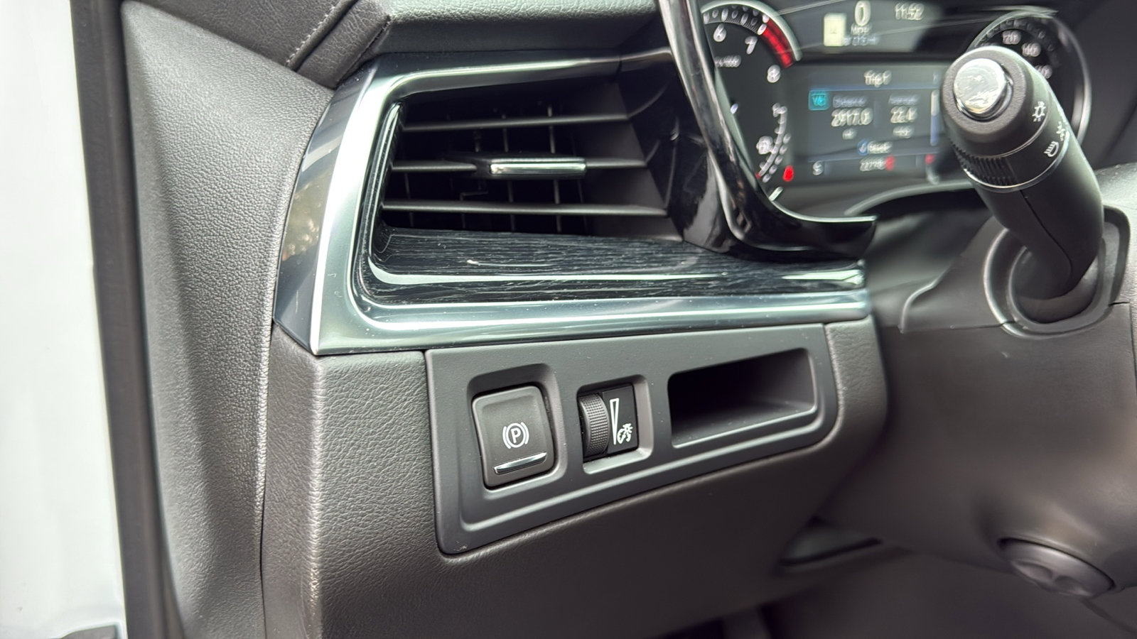 Used 2025 Cadillac XT5 Premium Luxury image 13