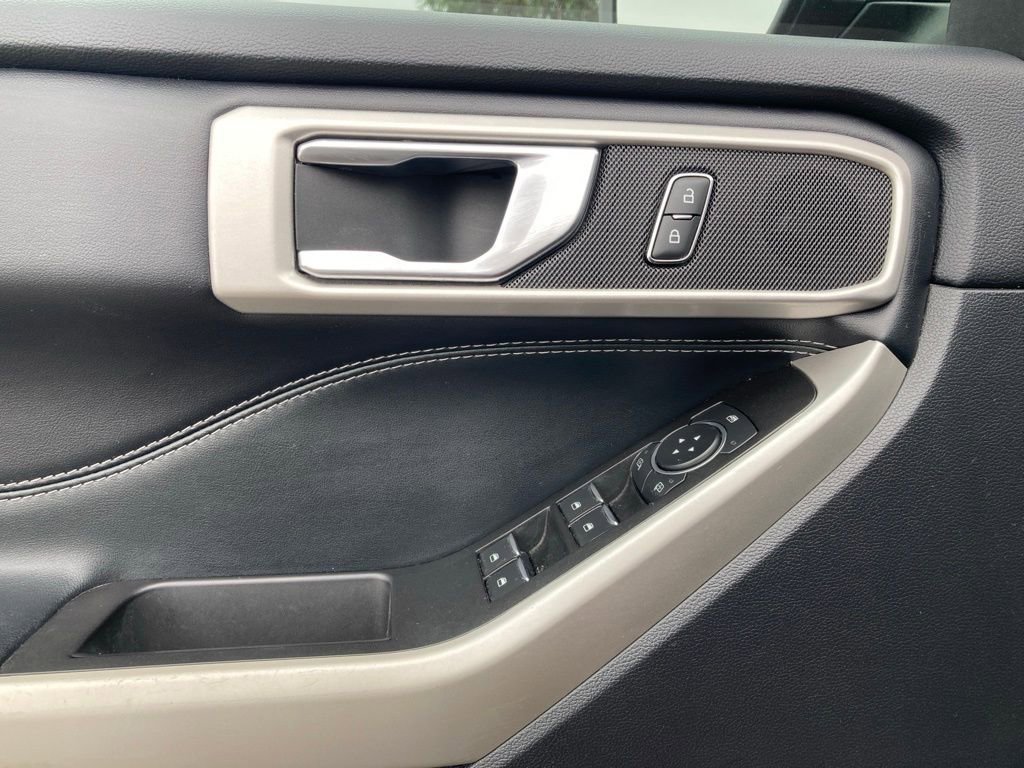 Used 2022 Ford Explorer XLT w/ Equipment Group 202A RWD image 10