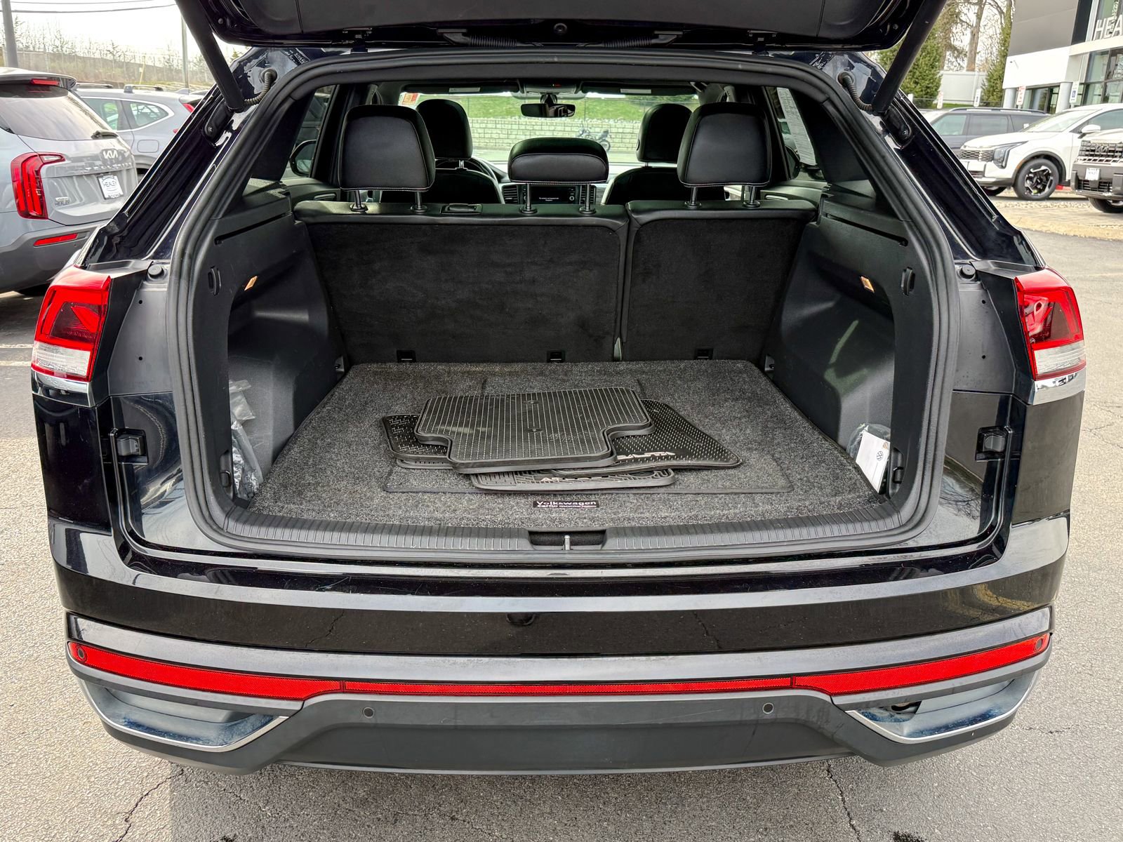 Used 2021 Volkswagen Atlas Cross Sport SE w/ Panoramic Sunroof Package AWD/4WD image 41