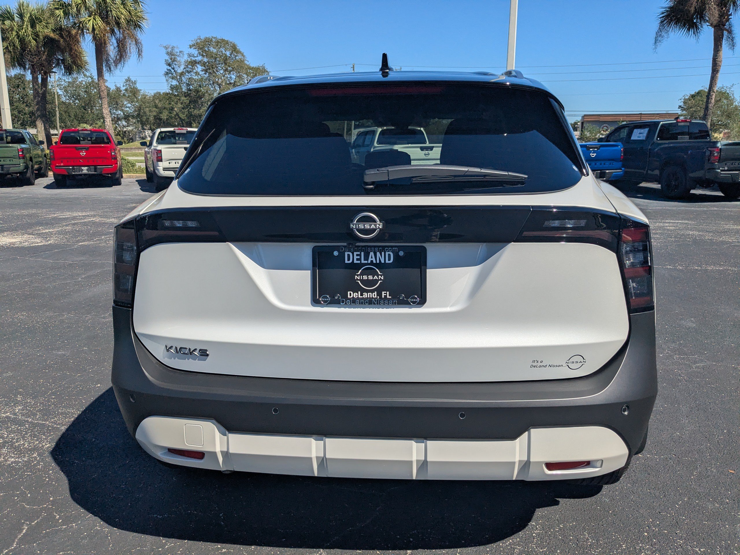 New 2027 Nissan Kicks SR FWD image 5