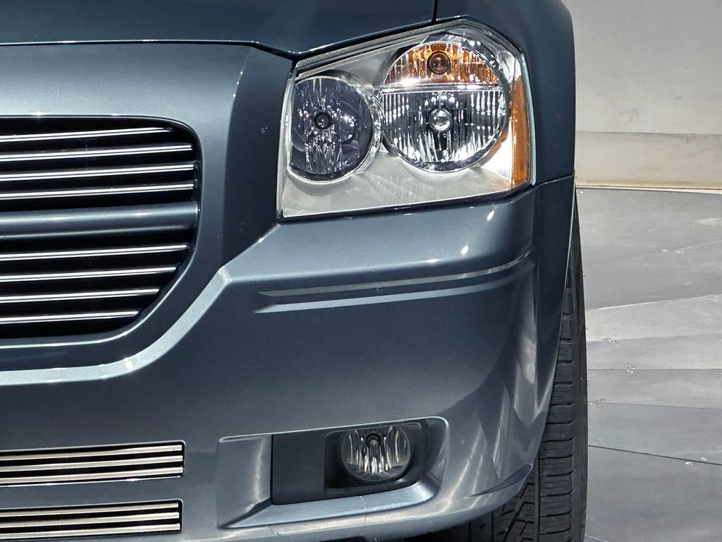 Used 2005 Dodge Magnum R/T w/ Convenience Group II RWD image 4