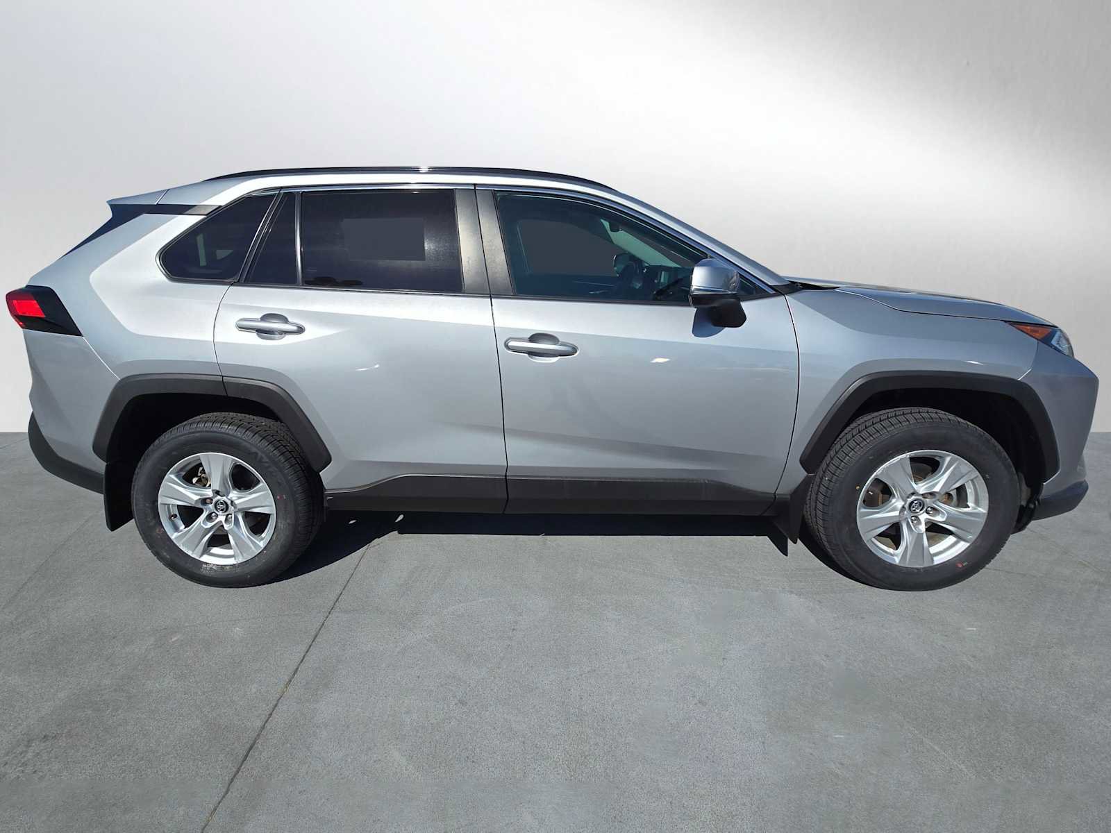 Used 2020 Toyota RAV4 XLE w/ XLE Grade Weather Package AWD/4WD image 2