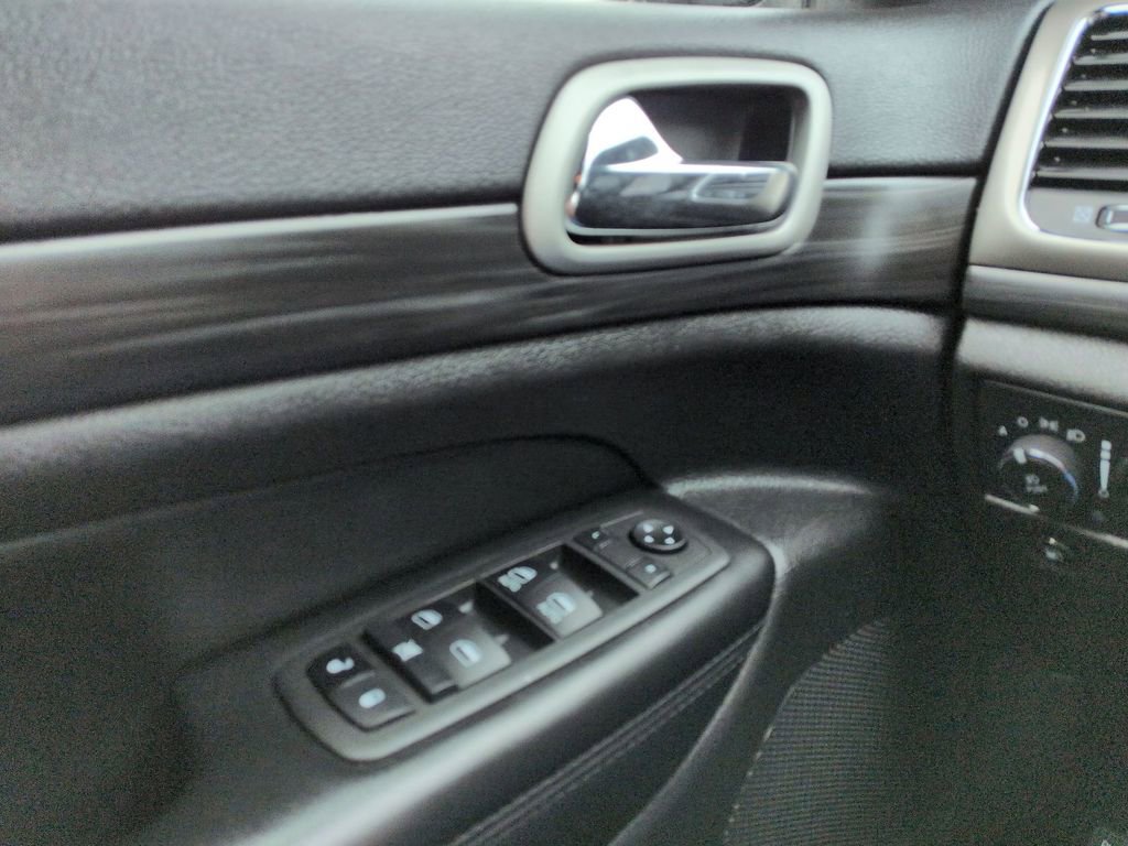 Used 2022 Jeep Grand Cherokee Laredo X AWD/4WD image 28