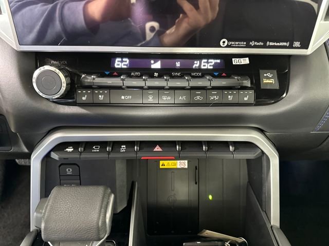 Used 2024 Toyota Tundra Platinum image 18