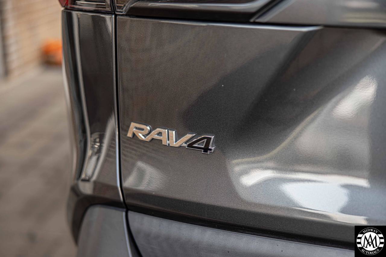 Used 2021 Toyota RAV4 XLE w/ Convenience Package AWD/4WD image 12