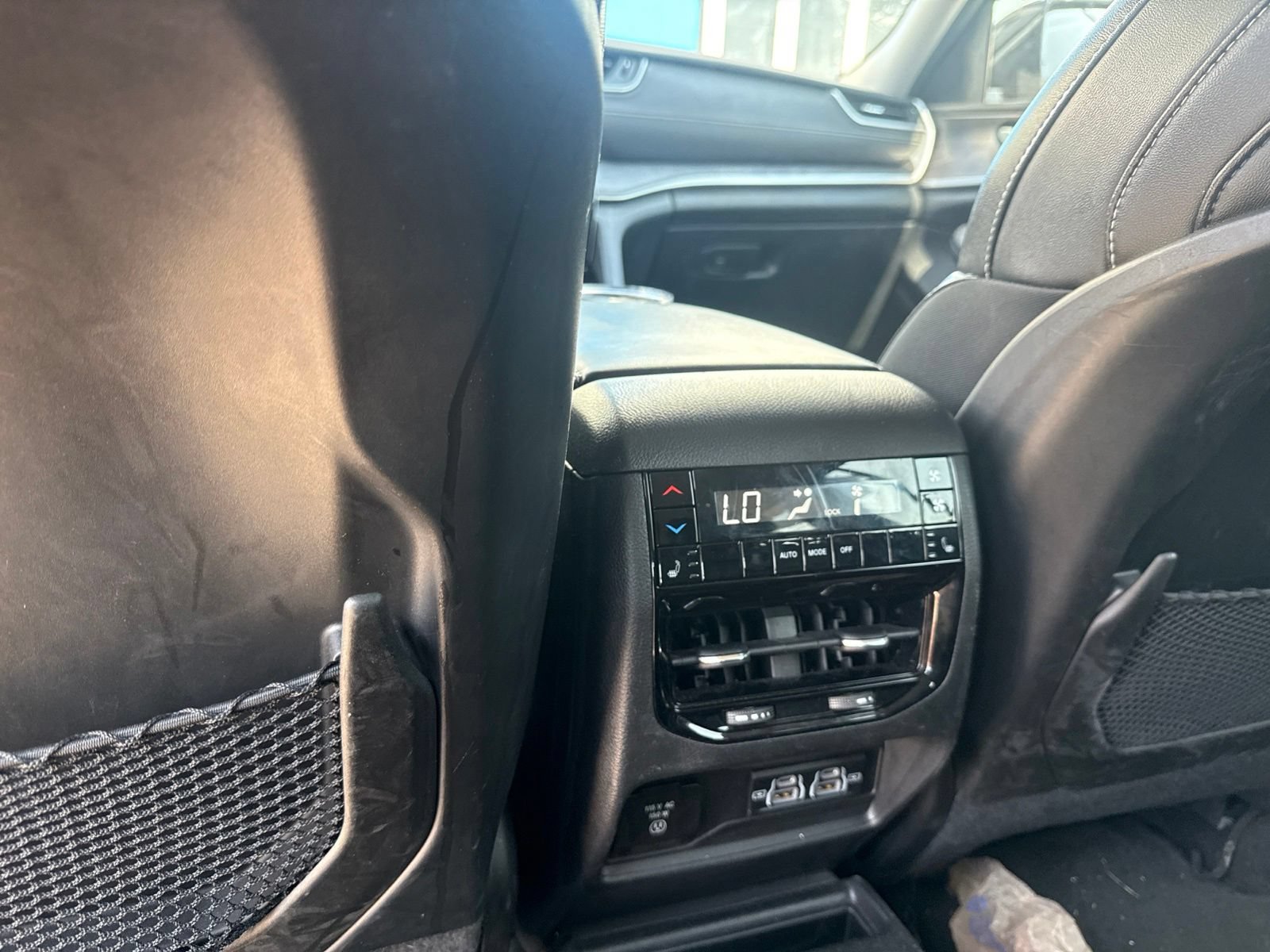 Used 2023 Jeep Grand Cherokee L Limited RWD image 12
