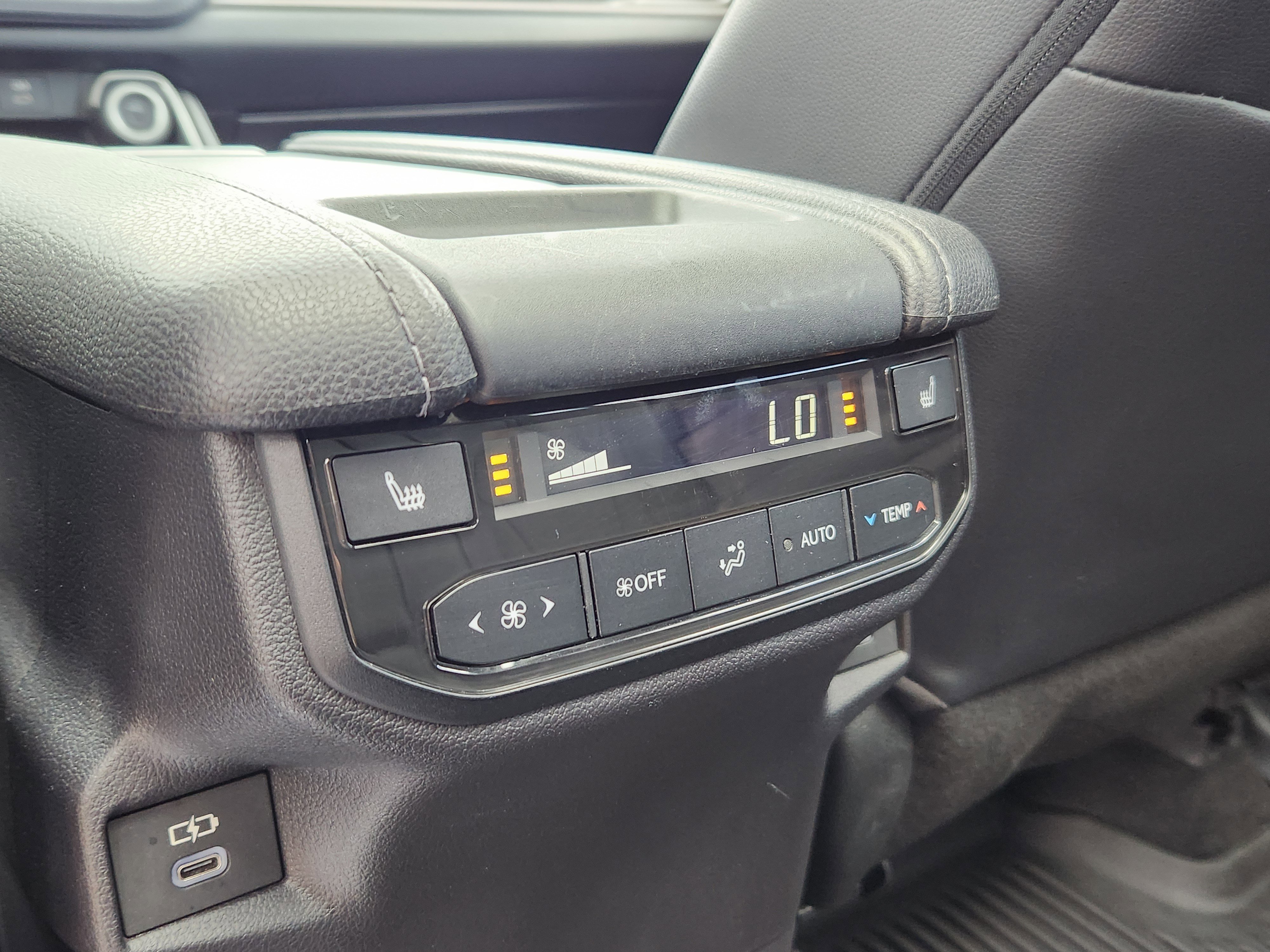 Used 2024 Toyota Grand Highlander Limited image 12