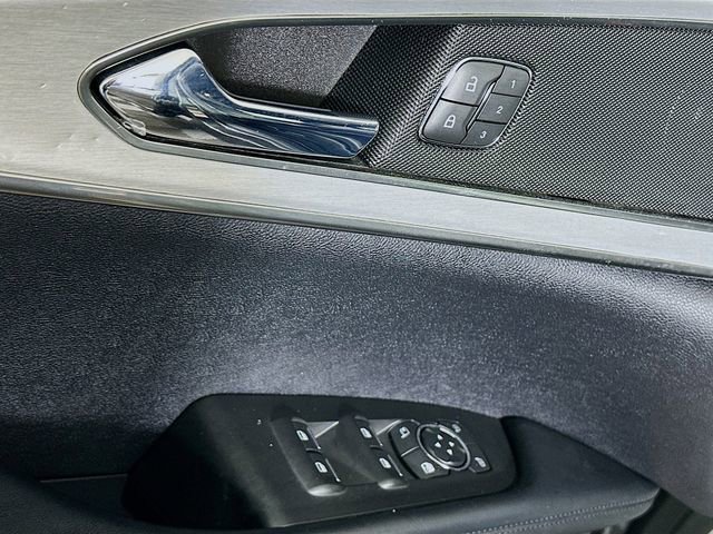 Used 2020 Lincoln Nautilus Premier image 18