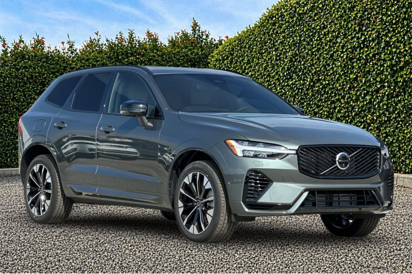 New 2026 Volvo XC60 T8 Plus w/ Climate Package PRO AWD/4WD image 8