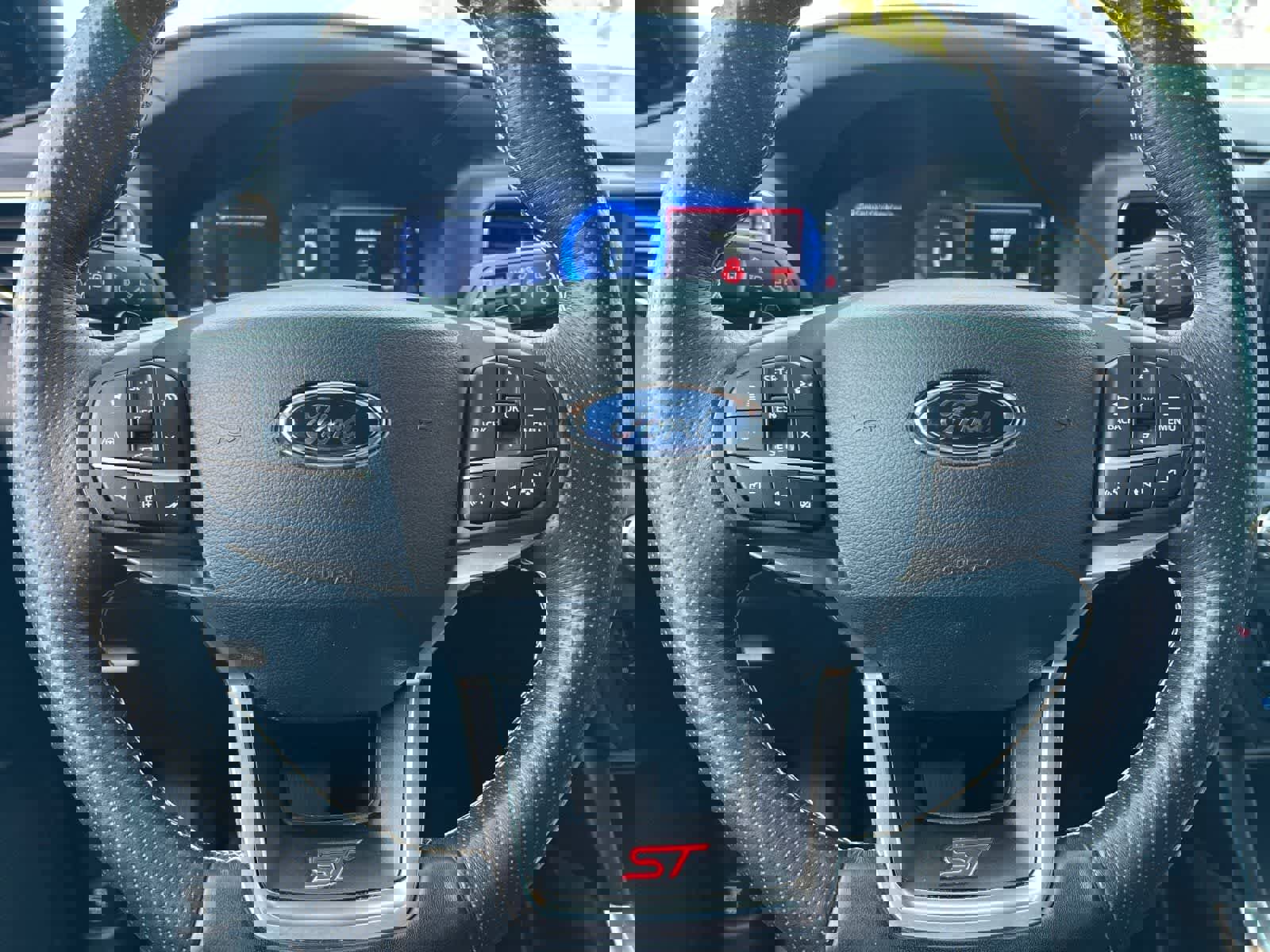 Used 2020 Ford Explorer ST w/ Premium Technology Package image 25