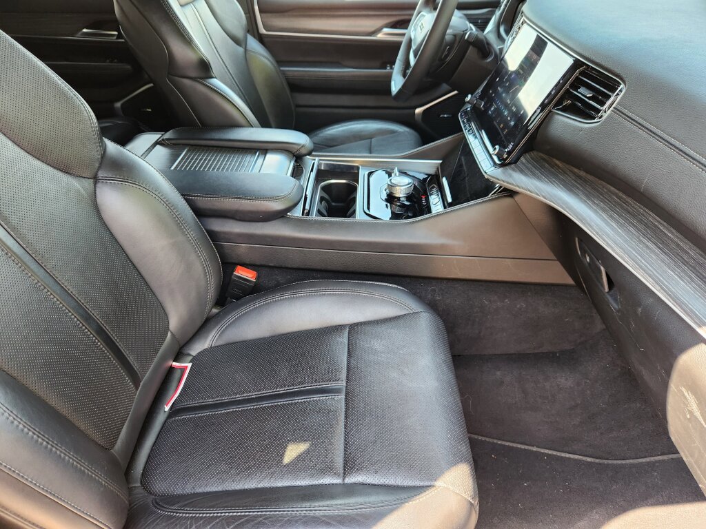 Used 2024 Jeep Wagoneer Series II w/ Flexible Seating Group image 15