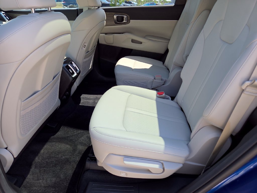 Used 2023 Kia Sorento EX w/ Panoramic Sunroof Package FWD image 25