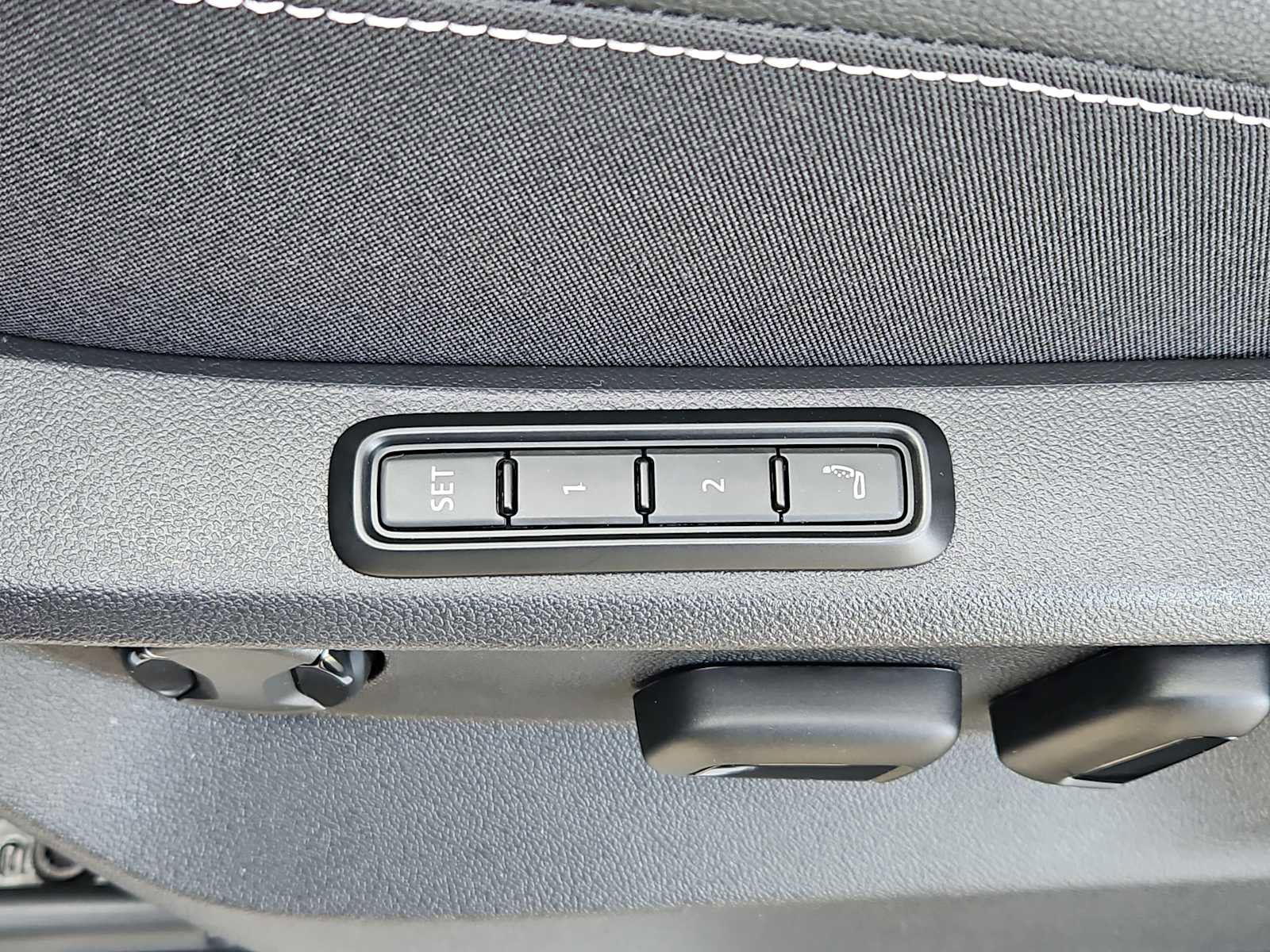 New 2026 Volkswagen Atlas Cross Sport SEL Premium R-Line image 8