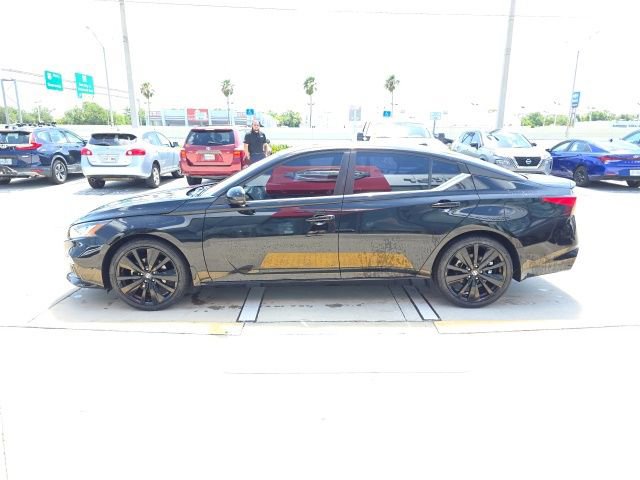 Used 2022 Nissan Altima 2.5 SR w/ Midnight Edition Package FWD image 7