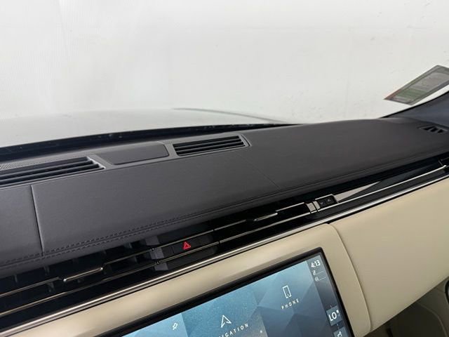 New 2025 Land Rover Range Rover SE image 32