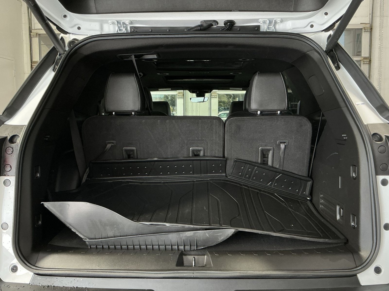 Used 2023 Chevrolet Traverse LT w/ LT Premium Package AWD/4WD image 27